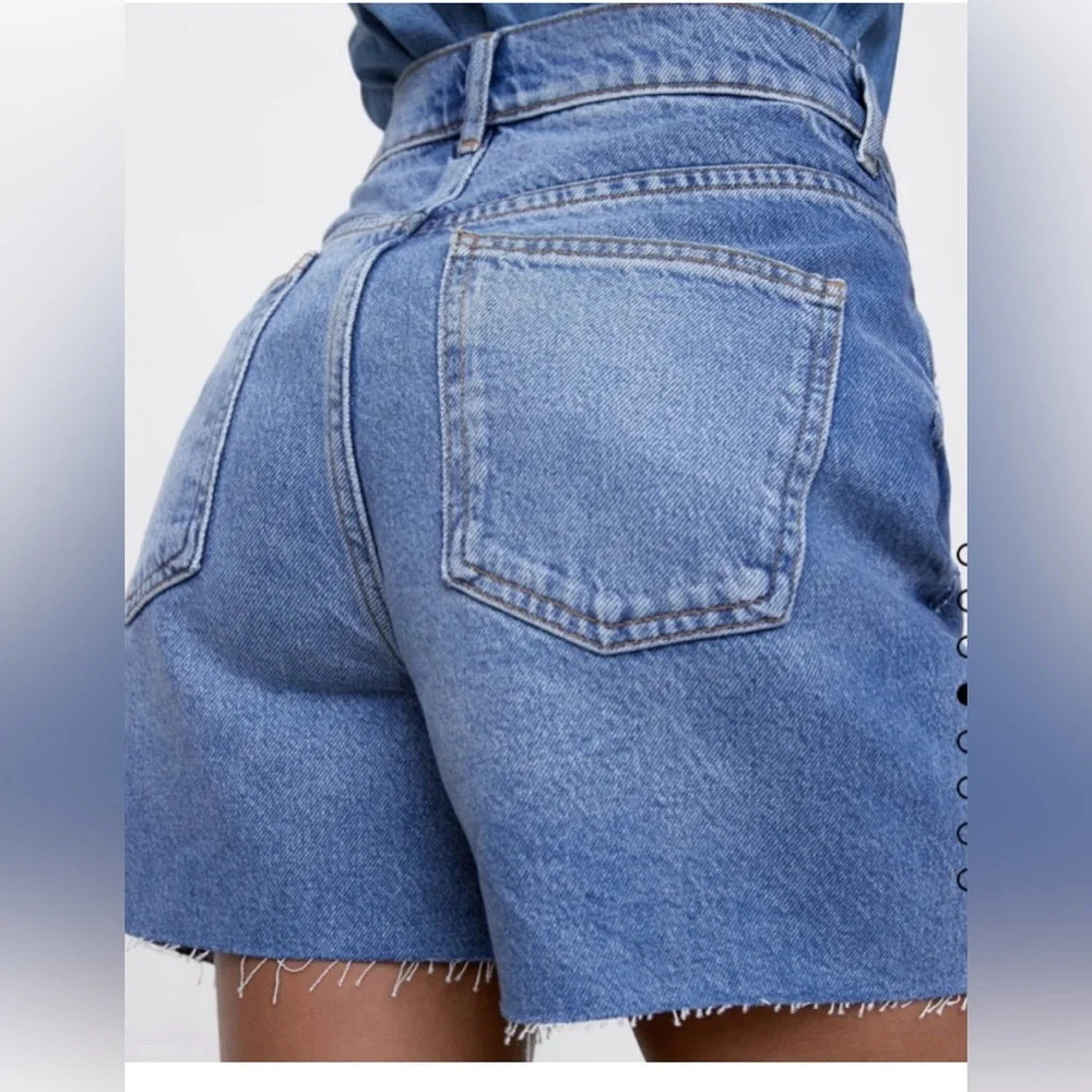 Zara 90’s Denim Bermuda Shorts size 6. Bloggers Favorite  1230 - Picture 2 of 12